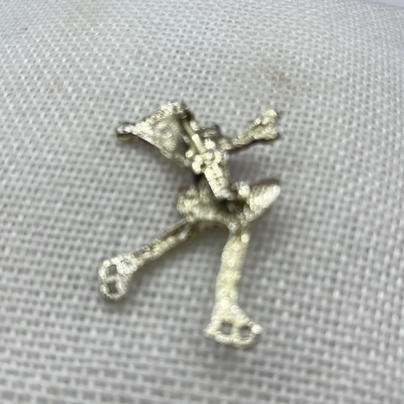 Vintage Ice Skater Brooch Red with Faux Pearl Gold tone - Picture 7 of 9